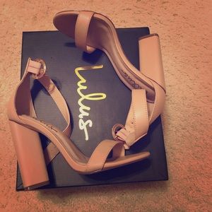 Nude chunk heels size 5.5